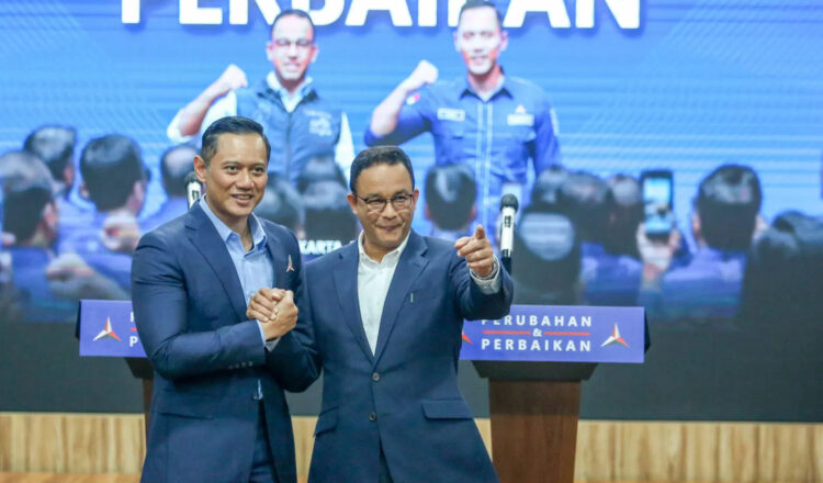 SALAM KOMPAK— Bakal Calon Presiden yang diusung Partai Demokrat Anies Baswedan bersama Ketua Umum Partai Demokrat Agus Harimurti Yudhoyono (AHY).