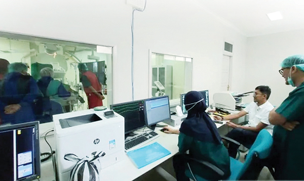 Setelah Laboratorium Kateterisasi, RSOMH Kini Optimalkan Layanan Kardiointervensi 1 OPTIMALISASI— Setelah memaksimalkan pelayanan ruang cathlab (laboratorium kateterisasi) untuk layanan neurologi saraf, RSOMH kini mengoptimalisasi pelayanan untuk kardiointervensi (jantung).