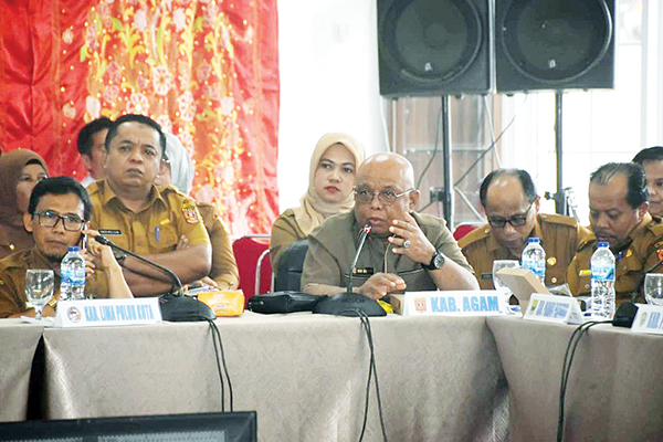 Pembentukan Karakter Moral Anak, Benteng Utama Ancaman Narkoba dan HIV/AIDS 1 RAPAT KOORDINASI— Sekda Kabupaten Agam, Edi Busti hadiri Rapat Koordinasi (Rakor) Pemerintah Provinsi, Kabupaten/Kota se-Sumatera Barat, di Gedung IKM Sawahlunto, Senin (5/6).