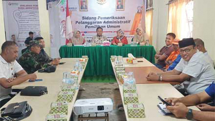 RAPAT KOORDINASI— Bawaslu Kabupaten Pasaman gelar Rapat Koordinasi pengawasan pemutakhiran data pemilih, di Media Center Bawaslu Pasaman, Selasa (20/6).