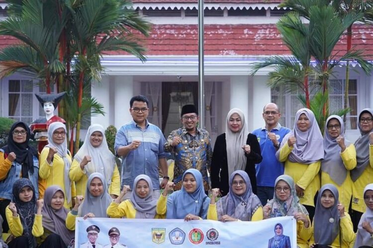 Resmi Dilepas Bupati, Kontingen Tanah Datar Siap Berlaga Porseni Tingkat Sumbar 2023 1 PELEPASAN ATLET— Bupati Eka Putra, resmi melepas kontingen Porseni IGTKI PGRI Kabupaten Tanah Datar untuk mengikuti Porseni IGTKI PGRI Provinsi Sumatera Barat tahun 2023 di gedung Indojolito Batusangkar, Jumat (2/6).