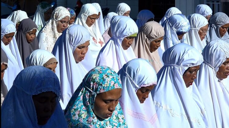 SHALAT MINTA HUJAN—Masyarakat di Jorong Kapuak Koto Panjang, Nagari Barulak, Kecamatan Tanjung Baru, Kabupaten Tanah Datar melaksanakan shalat sunah istisqa’ atau shalat minta hujan seiring terjadinya kemarau yang cukup lama di daerah itu.