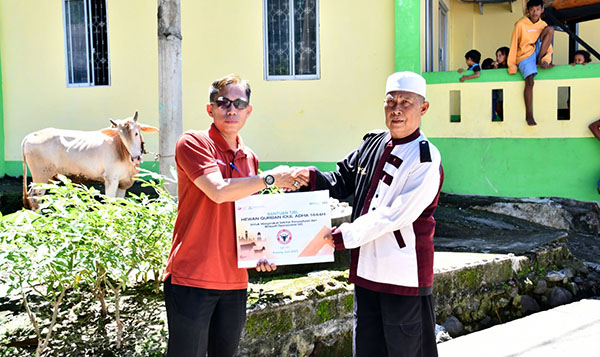 Idul Adha 1444 H, PT Semen Padang Salurkan Bantuan 35 Hewan Kurban 1 HEWAN KURBAN— PT Semen Padang menyalurkan sebanyak 35 ekor hewan kurban yang disebar di sejumlah daerah di Kota Padang serta perwakilan PT Semen Padang di Aceh, Dumai, Lampung dan Bengkulu.