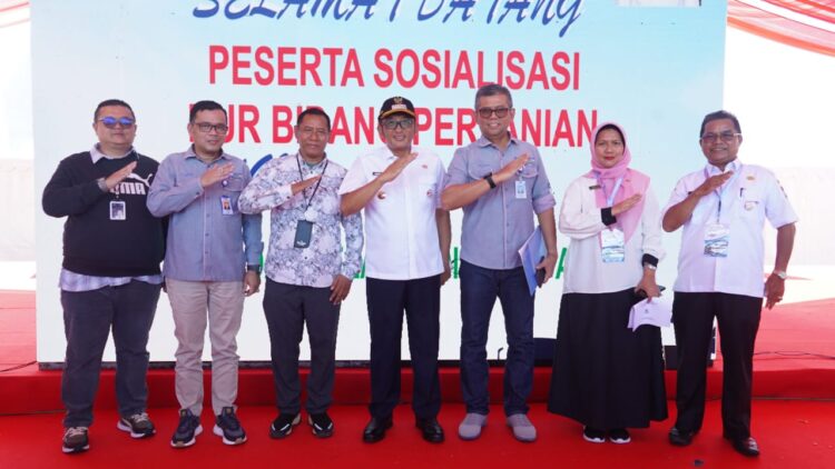 SOSIALISASI— Wali Kota Padang, Hendri Septa saay membuka sosialisasi KUR program Kementan RI.