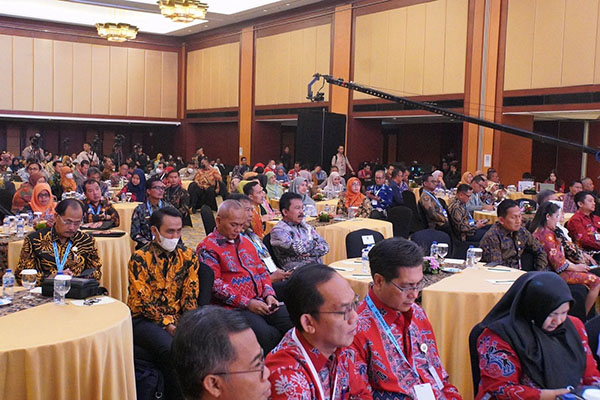 Wawako Asrul Hadiri Rakornas BPSDM 1 RAKORNAS— Wawako Padang Panjang Asrul bersama Kepala BKPSDM Rudy Suarman, menghadiri Rakornas Badan Pengembangan Sumber Daya Manusia (BPSDM) di Hotel Borobudur, Jakarta, Senin (5/6).