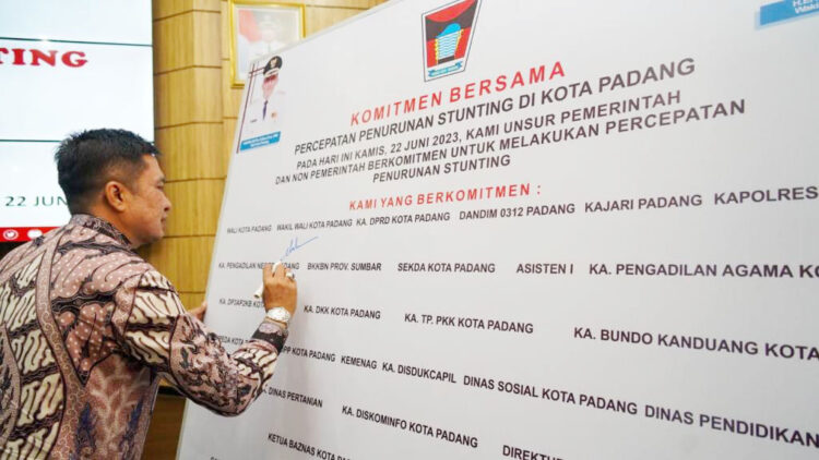 Targetkan Angka Stunting di Padang Alami Penurunan, Ekos Albar Minta Dukungan dan Kerja Sama Pemangku Kepentingan 1 RAKOR— Wawako Padang Ekos Albar membuka Rakor Tim Percepatan Penurunan Stunting (TPPS) dan Rembuk Stunting Kota Padang.