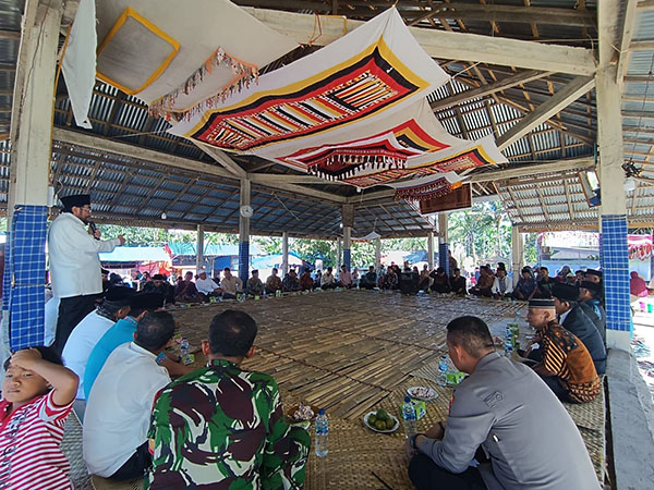 Jadikan Alek Nagari untuk Mengawal Seni dan Budaya Sumatera Barat 1 ALEK NAGARI— Anggota DPD RI H. Leonardy Harmainy Dt. Bandaro Basa, S.IP, MH saat berikan sambutan saat menghadiri alek Nagari Sialang, Nagari Tandikek Utara di Kabupaten Padangpariaman.