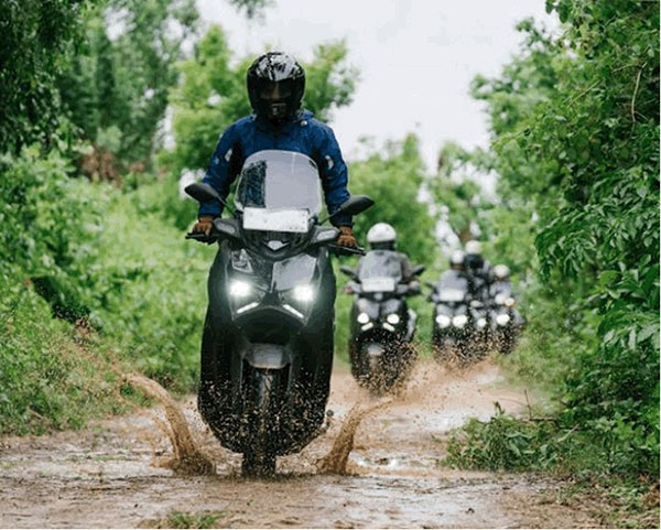 Yamaha Berbagi Tips Biar Motor Awet Lewati Jalan Rusak 1 BERBAGI TIPS—Yamaha memberikan tips cara agar sepeda motor tetap awet ketika melewati jalanan yang rusak.