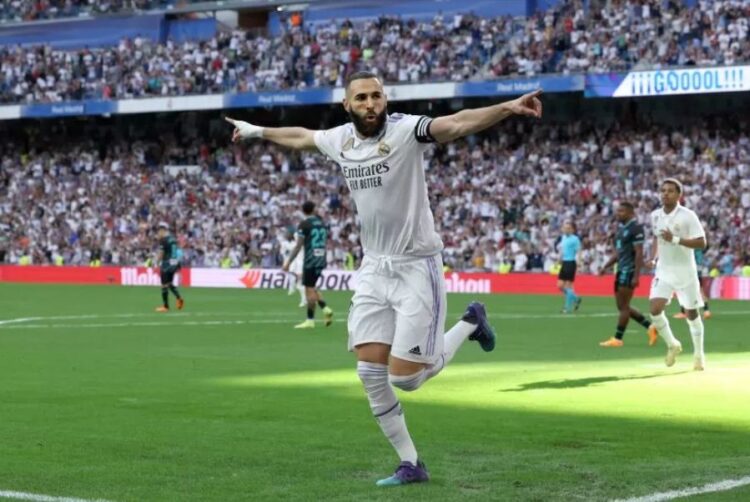 RESMI— Real Madrid resmi mengumumkan berpisah dengan sang kapten, Karim Benzema, usai kedua belah pihak tidak mencapai kesepakatan mengenai perpanjangan kontrak pemain yang berakhir pada Juni 2023.