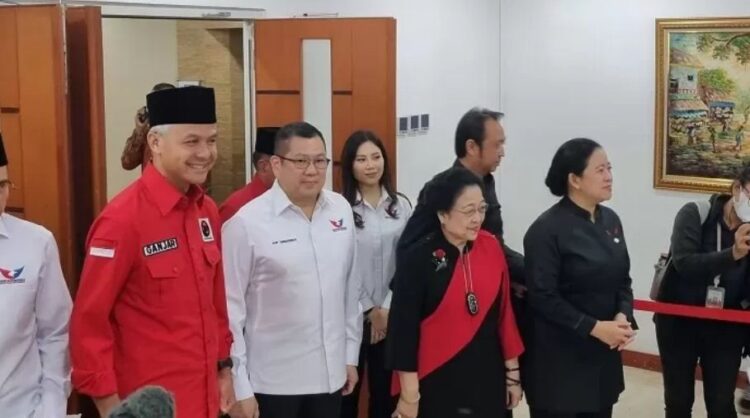 Partai Perindo Resmi Dukung Ganjar Pranowo sebagai Capres pada Pemilu 2024 1 BERTEMU— Ketua Umum Partai Perindo, Hary Tanoesoedibjo bersama Ketua Umum PDIP Megawati Soekarnoputri dan bakal capres Ganjar Pranowo di kantor DPP PDI Perjuangan, Menteng, Jakarta Pusat, Jumat (9/6).