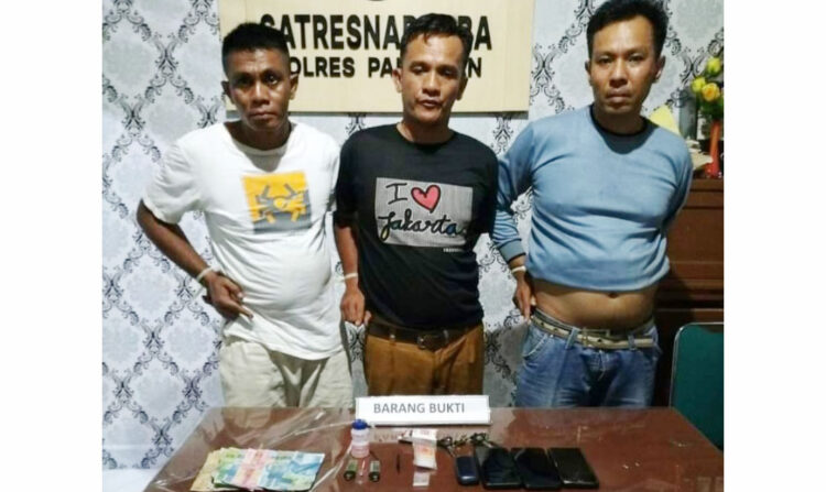Hendak Pesta Sabu, Oknum PNS Ditangkap Bersama 2 Teman 1 PESTA SABU— Oknum PNS berinisial S (44) bersama dua rekannya ditangkap oleh Satresnarkoba Polres Pariaman saat hendak pesta sabu.