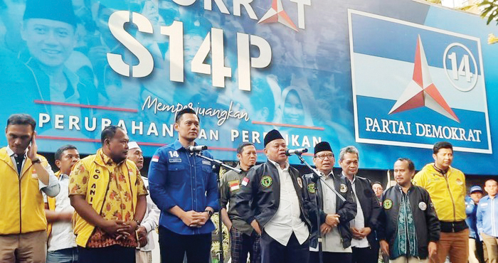Relawan KIB Dukung AHY Jadi Cawapres Anies di Pilpres 2024 1 DUKUNGAN— Sekber Kuning Ijo Biru (KIB) relawan Anies Baswedan mendukung Ketum Partai Demokrat Agus Harimurti Yudhoyono (AHY) sebagai cawapres Anies di Pilpres 2024.