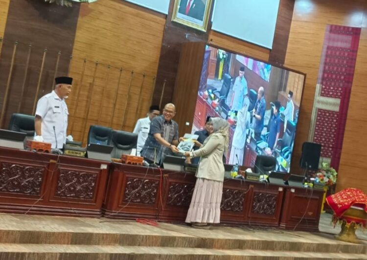 PARIPURNA—Rapat paripurna dengan agenda penyampaian Pandangan Umum Fraksi - fraksi terhadap Ranperda tentang pertanggungjawaban APBD Provinsi Sumatera Barat Tahun 2022.