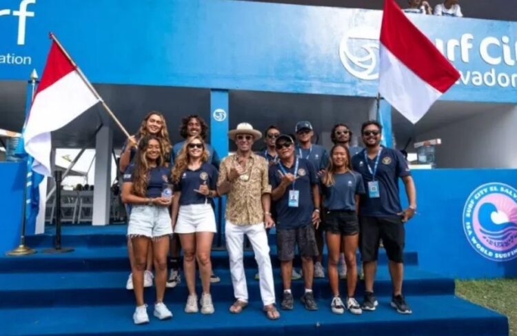 Enam Atlet Indonesia Kejar Tiket Olimpiade di ISA World Surfing 2023 1 ATLET SELANCAR— Enam atlet selancar ombak Indonesia mengikuti ajang kualifikasi Olimpiade Paris 2024, ISA World Surfing Games 2023, yang digelar di El Salvador mulai 31 Mei hingga 7 Juni 2023.