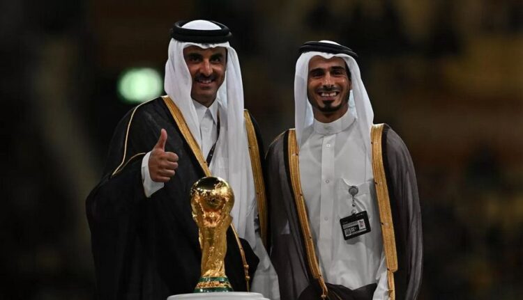 Sheikh Jassim bin Hamad Al Thani (kiri) kandidat kuat pemilik MU. Dia bahkan dikabarkan sudah memenangi perlombaan untuk mendapatkan kepemilikan Setan Merah.