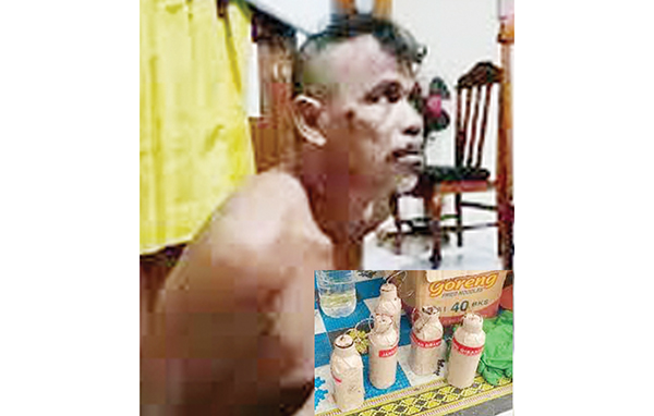 PEMILIK BOM— Pelaku Muna (53), pemilik bom rakitan yang sempat membuat heboh warga di Simpang Apar, Kecamatan Pariaman Utara diamankan di Mapolres Pariaman.
