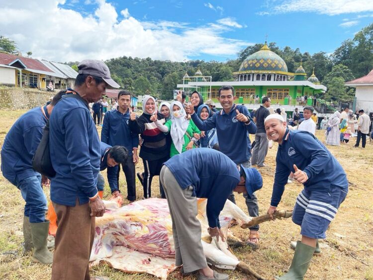 Pabrik AQUA Berbagi Kegembiraan pada Warga Tiga Jorong, Hari Raya Idul Adha 1 070adefa 4fca 4ee0 9372 79eb9387bf48 1