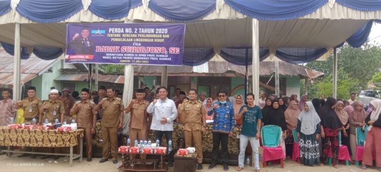 SOSIALISASI--Sekretaris Komisi IV DPRD Provinsi Sumatera Barat Suharjono, sosialisasikan Peraturan Daerah (Perda) Nomor 2 Tahun 2020 tentang Perlindungan dan Pengelolaan Lingkungan Hidup di Kecamatan Rao Selatan, Kabupaten Pasaman, Senin, (17/5).