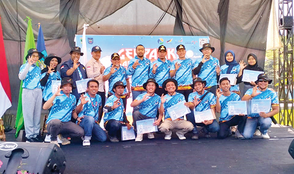 WAGUB— Sumbar Audy Joinaldy berfoto bersama dengan Wali Kota Sawahunto Deri Asta, dan perwakilan peserta Jambore Geopark Ranah Minang Camp Tahun 2023.