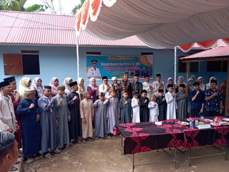 Bupati Sisihkan Gaji Untuk Istana Yatim 1 22e22d45 1c21 4354 8b01 10f77d765140