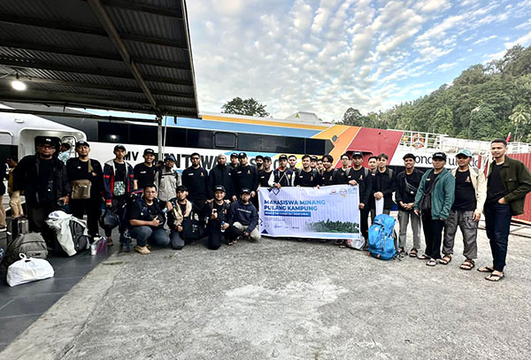 PELATIHAN DAI— Forum Komunikasi Mahasiswa Minang (FKMM) Menggelar kegiatan pelatihan Dai pedalaman di Islamic Center Siberut, Mentawai,  selama sepekan dari hari Selasa (24/7) hingga Selasa (1/8).