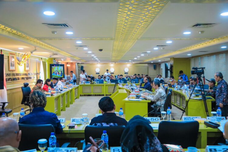 Komite IV DPD RI, BPS RI dan Kementerian PPN/Bappenas melaksanakan rapat kerja membahas RKP tahun 2024, Senin (10/7) di Ruangan Rapat Sriwijaya, Komplek DPD RI, Senayan, Jakarta.
