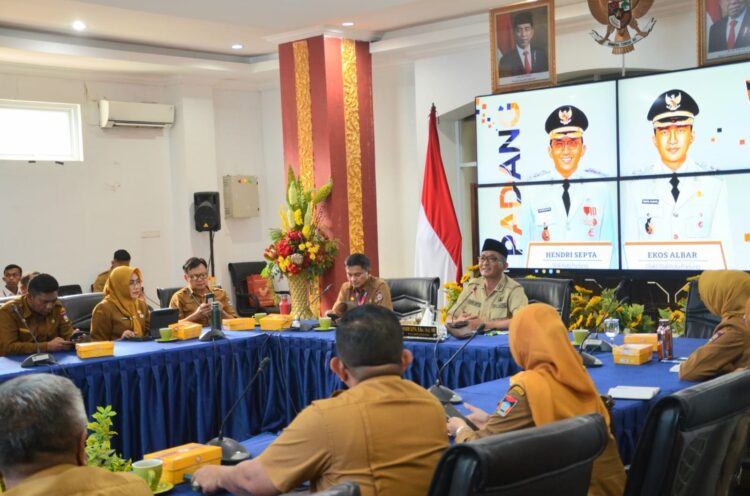rapat internal— Pemerintah Kota Padang menggelar rapat internal dalam rangka membahas persiapan menyambut hari ulang tahun (HUT) Kota Padang ke-354 di tahun ini.