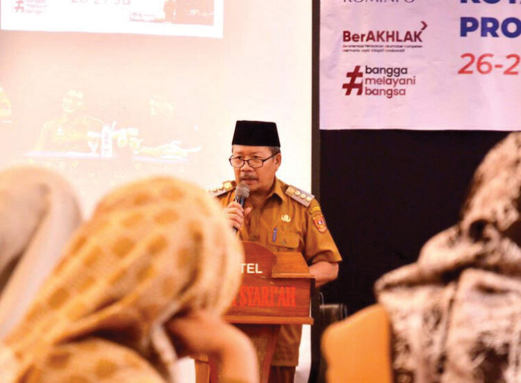 Bupati Tutup Bimtek Smart City, “Dengan Satu Klik, Agam Lebih Maju” 1 AUDIENSI— Bupati Agam Dr H Andri Warman, MM melakukan audiensi dengan Tim Penyusunan Masterplan Smart City dan Quick Win program unggulan di Hotel Sakura Syariah, Lubuk Basung, beberapa waktu lalu.