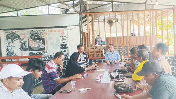 Maju Bacaleg DPRD Provinsi, Alex Saputra Berbuat untuk Kemaslahatan Masyarakat 1 SILATURAHMI— Alex Saputra saat bersilahturahmi bersama awak media Tanahdatar, Kamis (13/7).