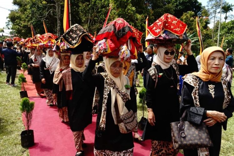 JAMBA— Manjujuang jamba ala Andaleh Bungo, dalam satu nagari satu iven.