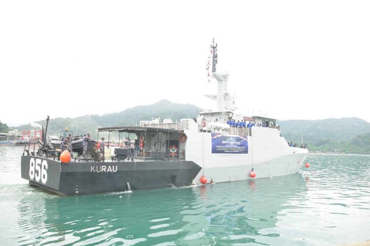 Dikawal Kapal Perang, Rupiah Diantar ke Daerah 3 T 1 Kawal RUPIAH— KRI Kurau 856 mengawal Rupiah diantar ke daerah 3T. Terdepan, Terpencil dan Terluar yang berada di wilayah Provinsi Sumatera Barat Sumbar, Senin (24/7).