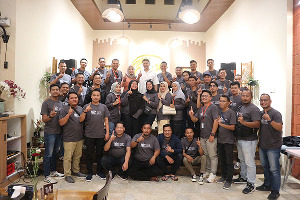 APRESIASI— PT. Hayati Pratama Mandiri selaku Main Dealer Sepeda Motor Honda Sumbar kembali memberikan apresiasi kepada para tenaga penjual terbaik dari Dealer Sepeda Motor Honda selama periode 2022.