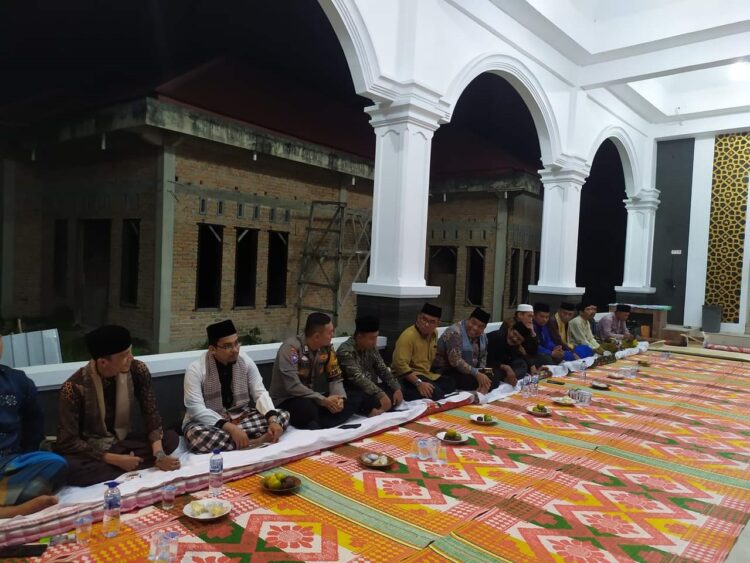 PERINGATAN 1 MUHARAM— Bupati Suhatri Bur menghadiri peringatan 1 Muharam 1445  di Bintungan Tinggi Pauhkamba,Nagari Padang Bintungan, Kecamatan Nan Sabaris.