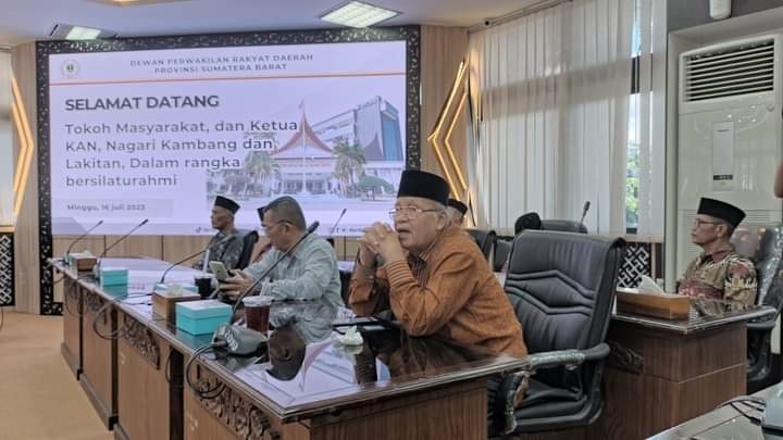 SOSIALISASI— Peserta mengikuti sosialisasi Ikatan Keluarga Wilayah Lengayang (IKWAL) perubahan nama menjadi Perkumpulan Keluarga Perantau Wilayah Lengayang (PKPWL).