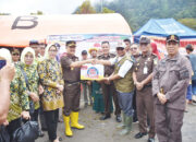 Wujud Kepedulian Terhadap Sesama, Kajati Sumbar Salurkan Bantuan Korban Bencana di Tanjung Raya