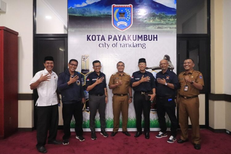 SILATURAHMI—Ketua dan Pengurus DPD NasDem Kota Payakumbuh H Erwin Yunaz bersilaturahmi dengan Pj. Wali Kota Payakumbuh Rida Ananda.