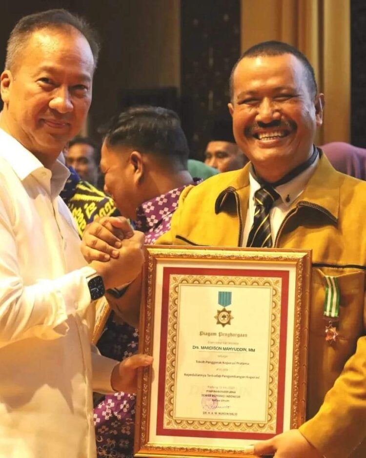 Mardison Mahyuddin Dapat Penghargaan Tokoh Pengerak Koperasi Tingkat Pratama