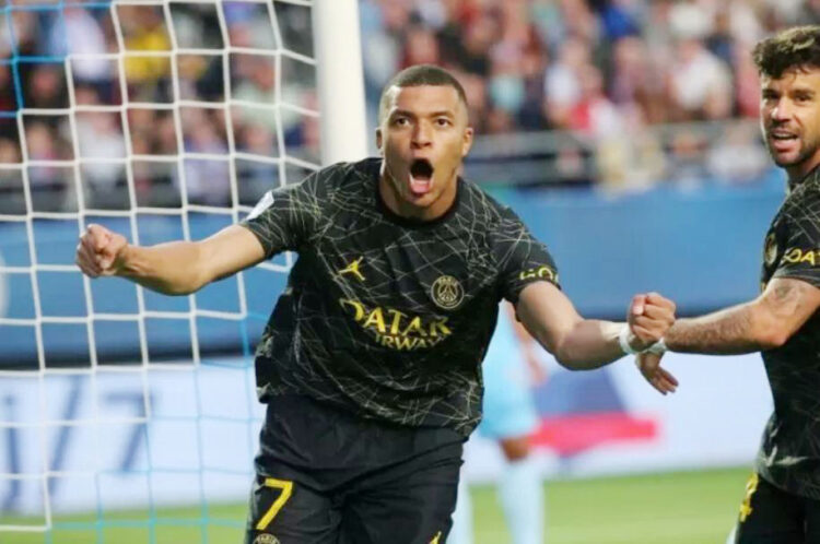 DRAMA TRANSFER— Drama transfer mega bintang milik Paris Saint Germain Kylian Mbappe masih belum selesai. Klub Liga Arab Al-Hilal dikabarkan memberikan tawaran fantastis senilai EUR 300 juta atau setara hampir Rp 5 triliun.