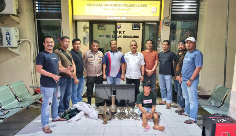 Usai dilumpuhkan, pelaku langsung dilarikan ke RS Bhayangkara Polda Sumbar untuk perawatan.