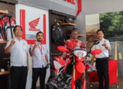 Serahkan Unit Perdana, Menara Agung Hadirkan Honda CRF250L untuk Konsumen Setianya