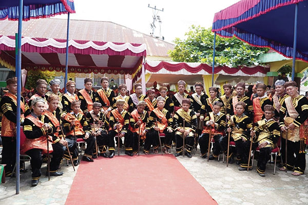 BATAGAK PANGULU—Ninik mamak yang dikukuhkan dalam perhelatan alek Batagak Pangulu Nagari Suayan, Kecamatan Akabiluru, Kabupaten Limapuluh Kota, Sumbar baru-baru ini.