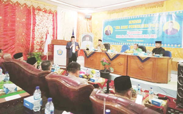 SEMINAR PERWAKAFAN— Ketua BWI Pusat Muhammad Nuh menjadi narasumber dalam seminar yang digelar PGAI, Selasa (25/7) di Aula serbaguna Panti Asuhan PGAI.