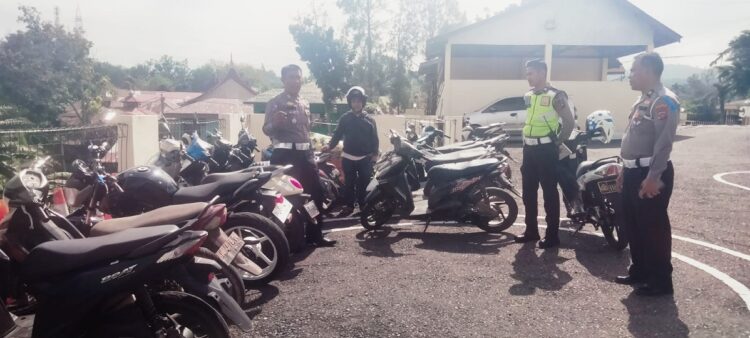 BB MOTOR— Sejumlah barang bukti (BB) kendaraan roda dua yang diamankan dalam Operasi Patuh di Mapolres Sijunjung.