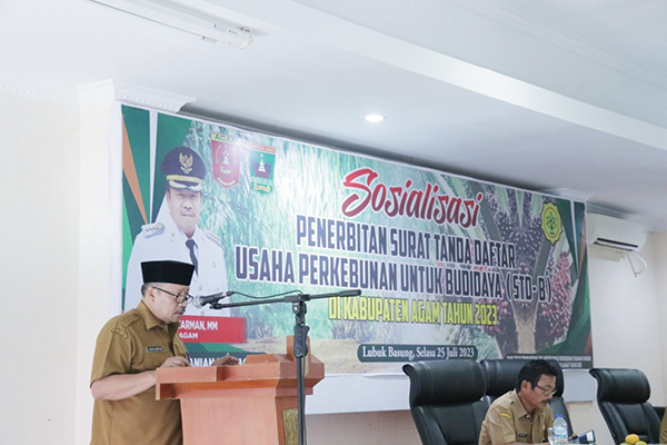 Pemkab Agam Dorong Pekebun Sawit Kantongi Legalitas STD-B 1 BUKA SOSIALISASI— Bupati Agam, Dr H Andri Warman, MM saat membuka sosialiasi penerbitan STD-B di Aula Bappeda Agam, Selasa (25/7).