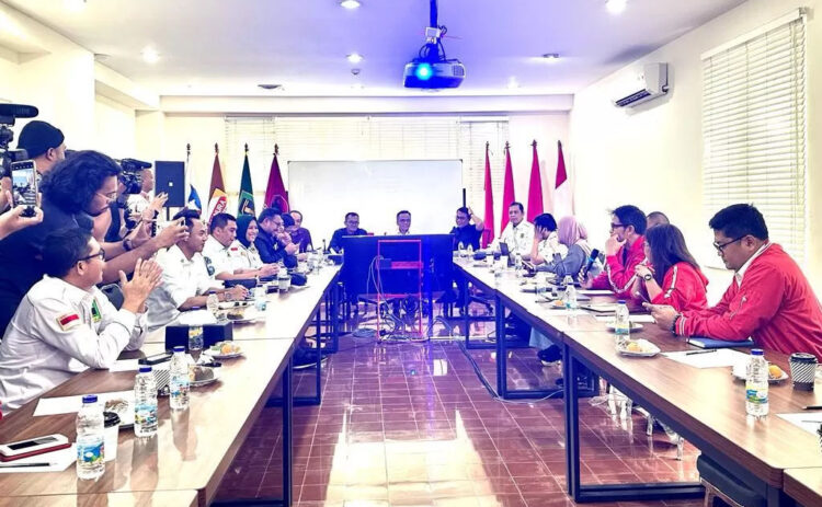 PERTEMUAN— Sejumlah elite partai politik pengusung bakal calon presiden (capres) Ganjar Pranowo yang terdiri dari PDIP, PPP dan Partai Perindo menggelar pertemuan.