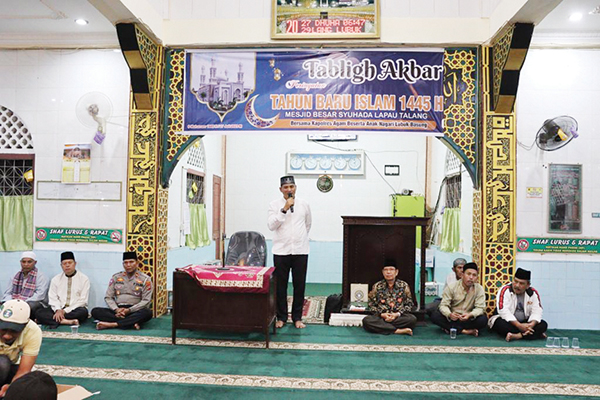 Kapolres Agam AKBP Muhammad Agus Hidayat, Rangkul Warga Berbuat Kebaikan 1 MEMBERIKAN IMBAUAN— Kapolres Agam, AKBP Muhammad Agus Hidayat memberikan imbauan Kamtibmas di masjid Syuhada Lapau Talang, Lubuk Basung, Kabupaten Agam, Kamis, (27/7).