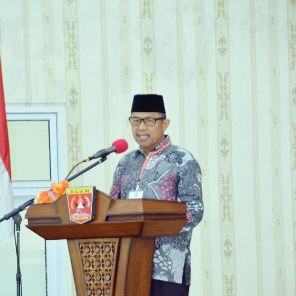 BERI KATA SAMBUTAN— Ketua Panitia silaturahmi PWRI Luhak Nan Tigo, Jabanur saar memberikan sambutan, Rabu (26/7).