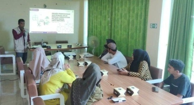 Pemkab Sijunjung Berikan Sosialisasi Sertifikasi Halal Produk UMKM 1 SOSIALISASI SERTIFIKASI HALAL—Sejumlah pelaku UMKM di Kabupaten Sijunjung mengikuti sosialisasi sertifikasi produk halal, di Perpustakaan Umum Daerah, di Muaro Sijunjung.