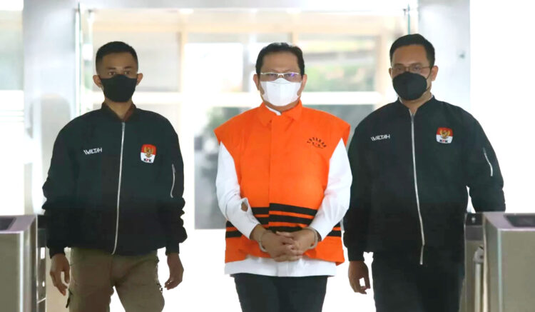 DITAHAN— Sekretaris Mahkamah Agung Hasbi Hasan resmi ditahan usai diperiksa penyidik KPK di Gedung Merah Putih KPK, Jakarta Selatan.