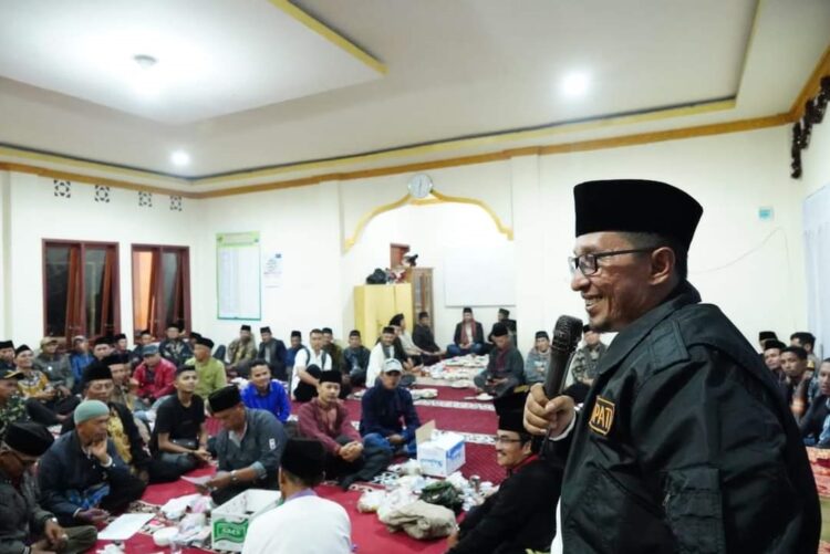 Shalawat Dulang, Tradisi yang harus Dilestarikan 1 SHALAWAT DULANG—Bupati Tanahdatar Eka Putra saat menghadiri acara shalawat dulang.